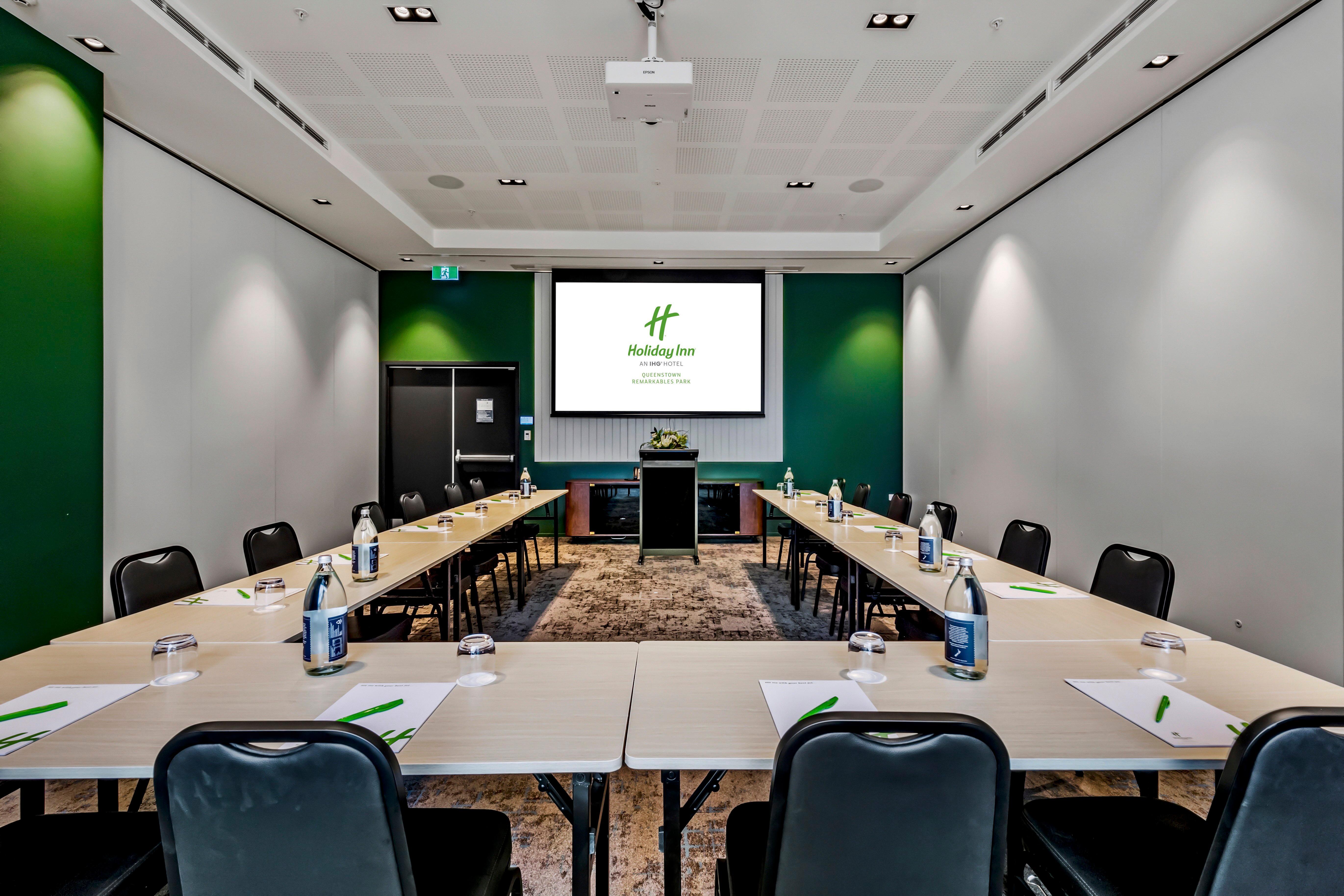 Holiday Inn Queenstown Remarkables Park Exterior photo