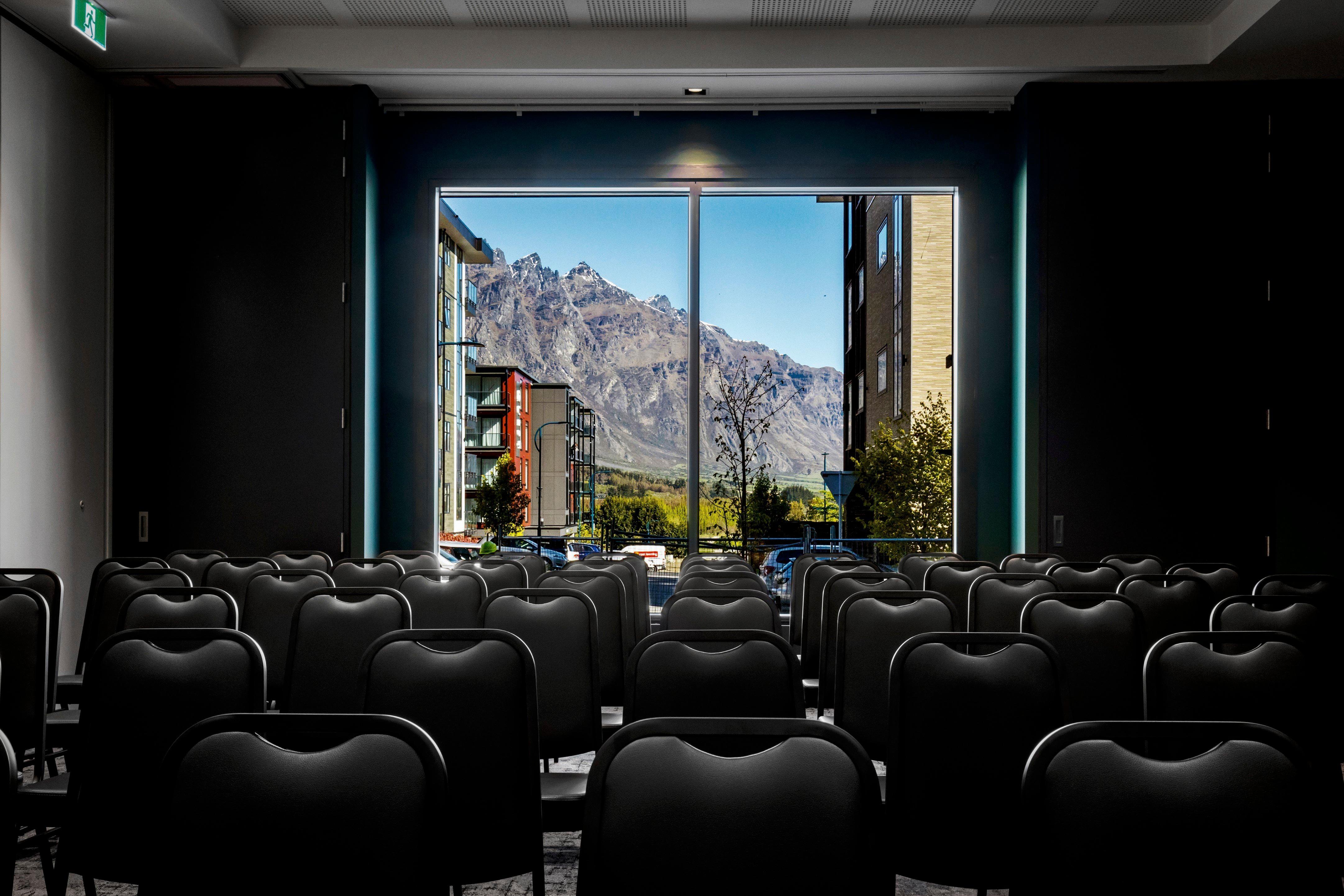 Holiday Inn Queenstown Remarkables Park Exterior photo