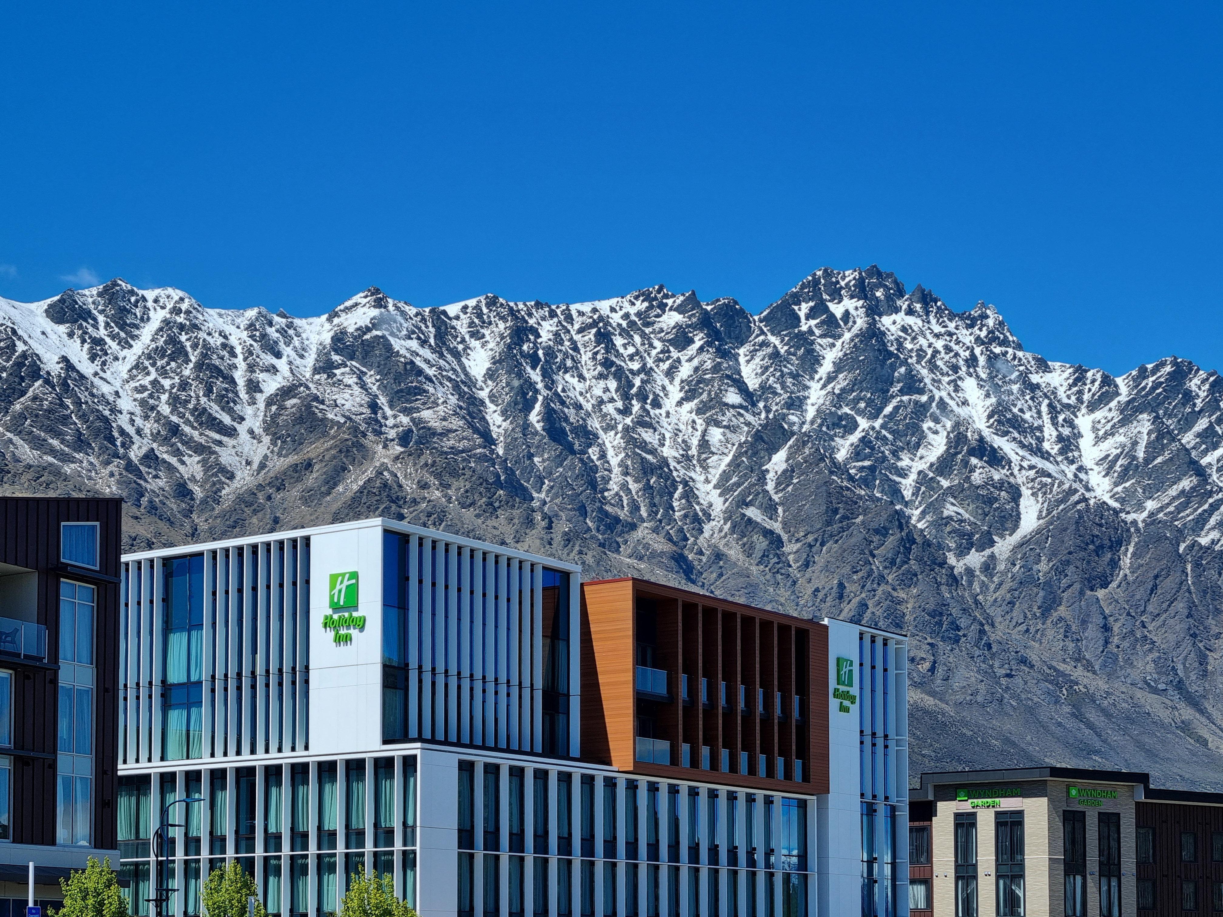 Holiday Inn Queenstown Remarkables Park Exterior photo
