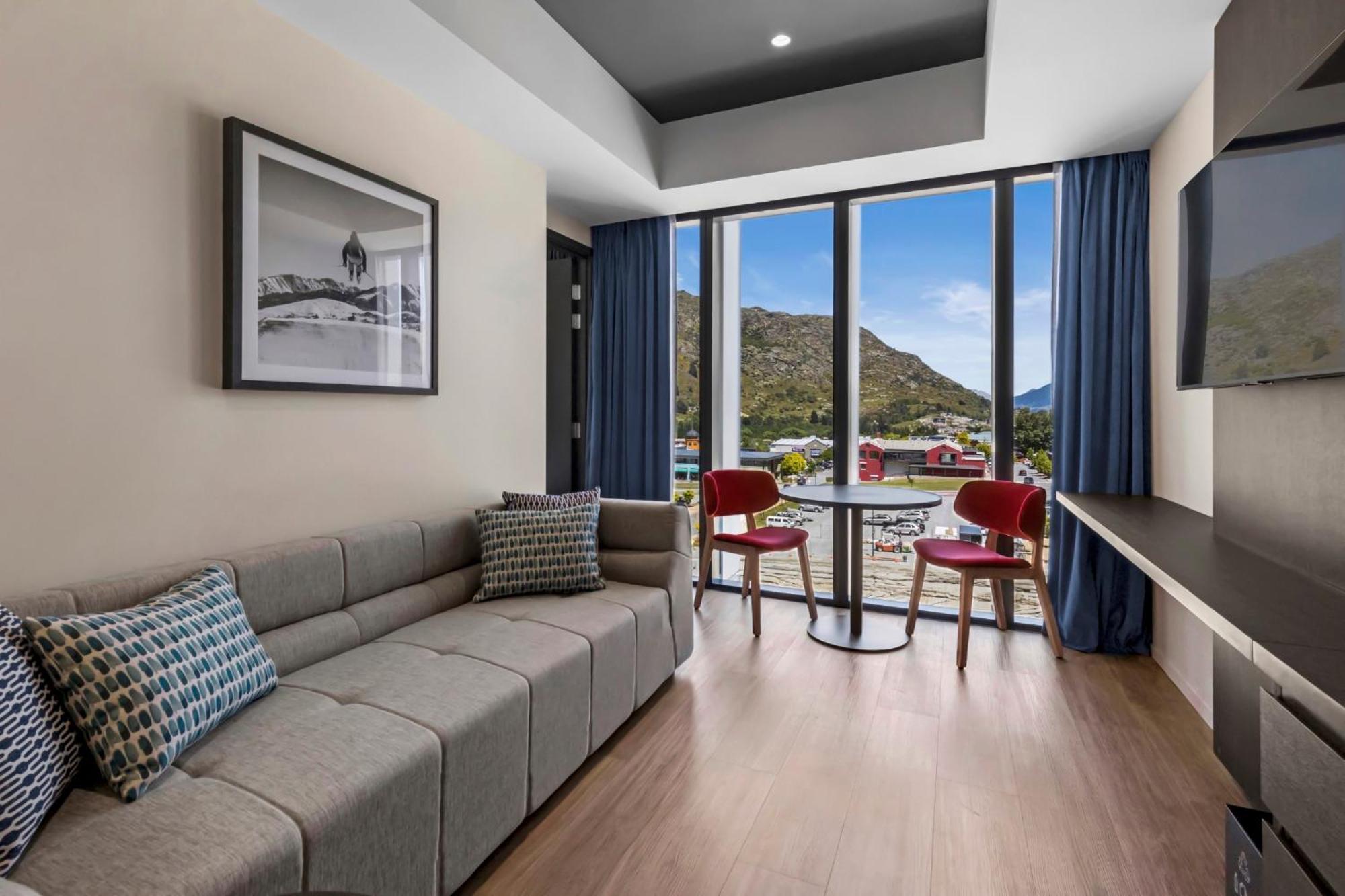 Holiday Inn Queenstown Remarkables Park Exterior photo