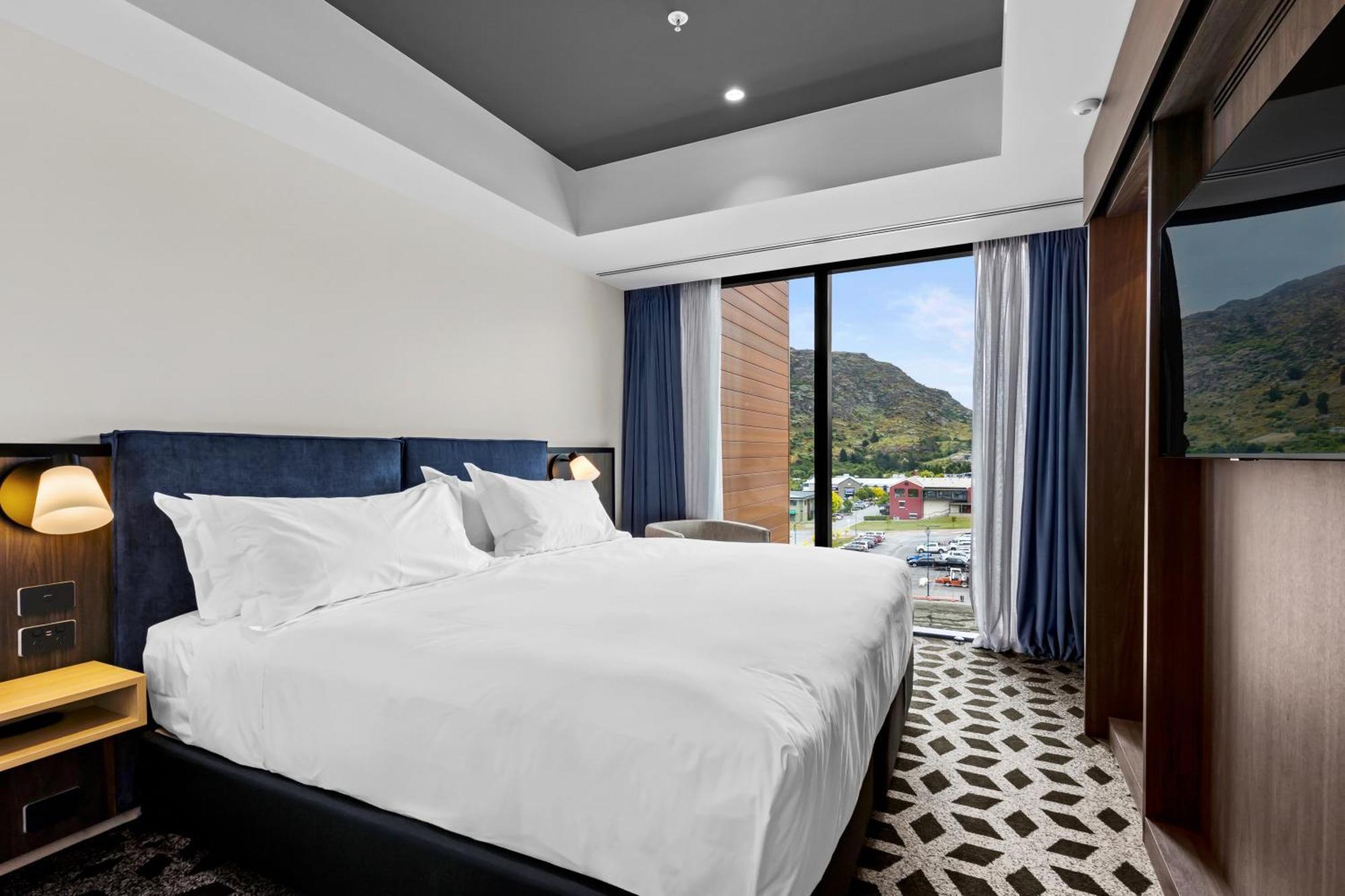 Holiday Inn Queenstown Remarkables Park Exterior photo